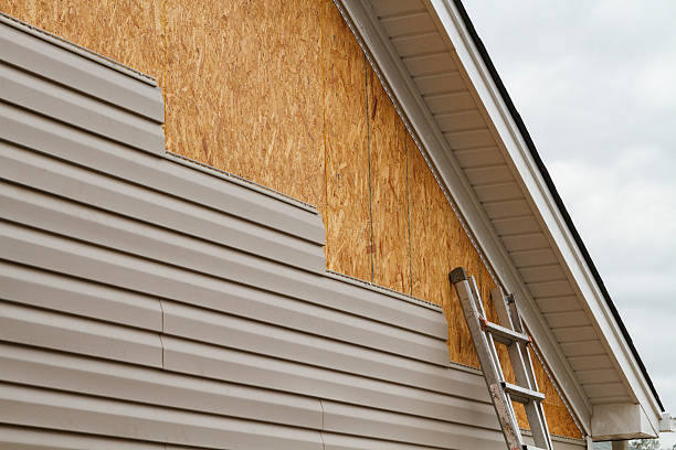 Professional Siding technician working in Vandalia, OH